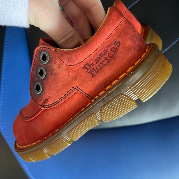 Dr. Marten’s Air Wair kids shoes size 6 burnt red suede - Picture 2 of 6